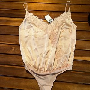 Abercrombie & Fitch top NWT